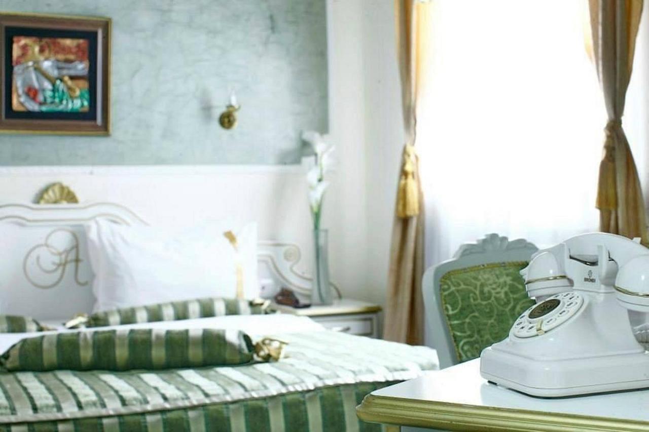Queen'S Astoria Design Hotel Belgrade Luaran gambar