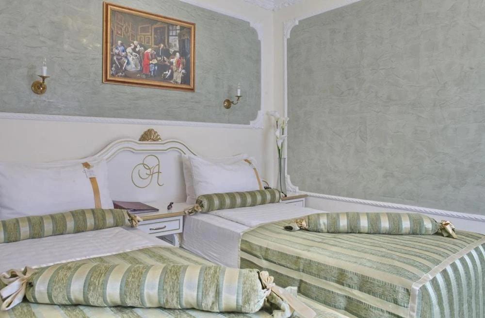 Queen'S Astoria Design Hotel Belgrade Luaran gambar