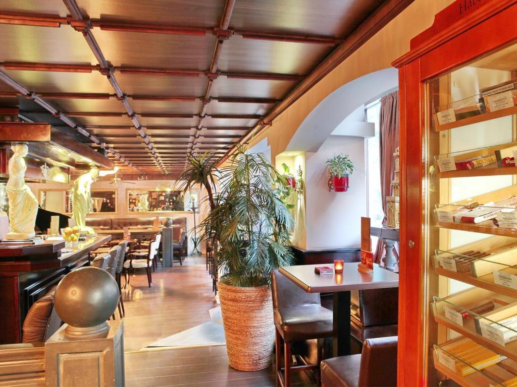 Queen'S Astoria Design Hotel Belgrade Luaran gambar